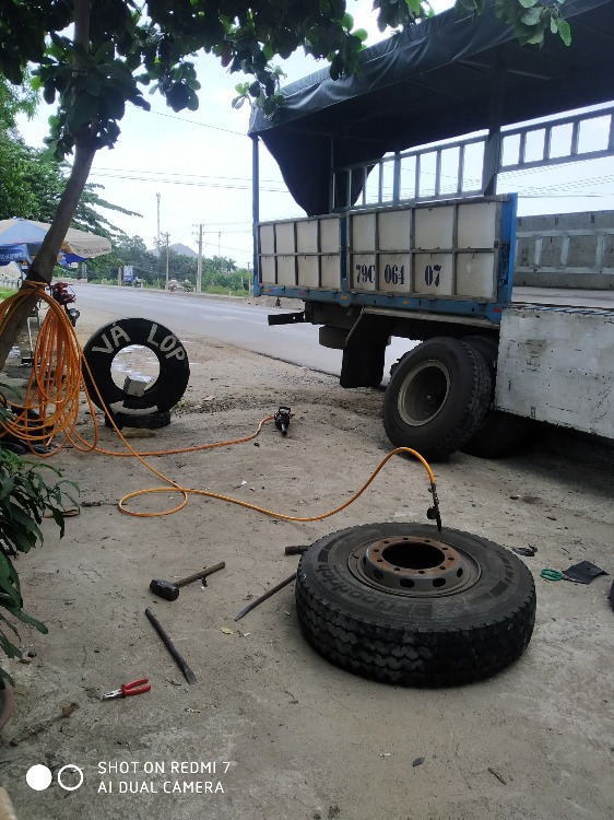 Vá-Thay lốp THÀNH