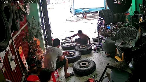 Vá vỏ ô tô lưu động Tuấn Minh